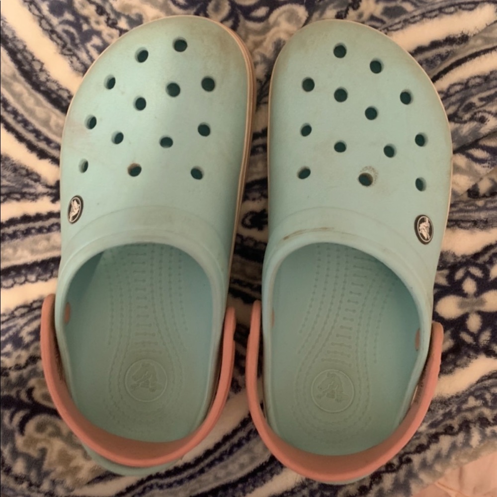 crocs